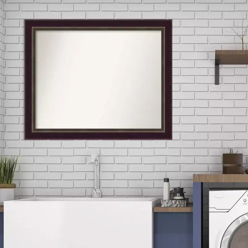 Miroir mural en bronze et bois