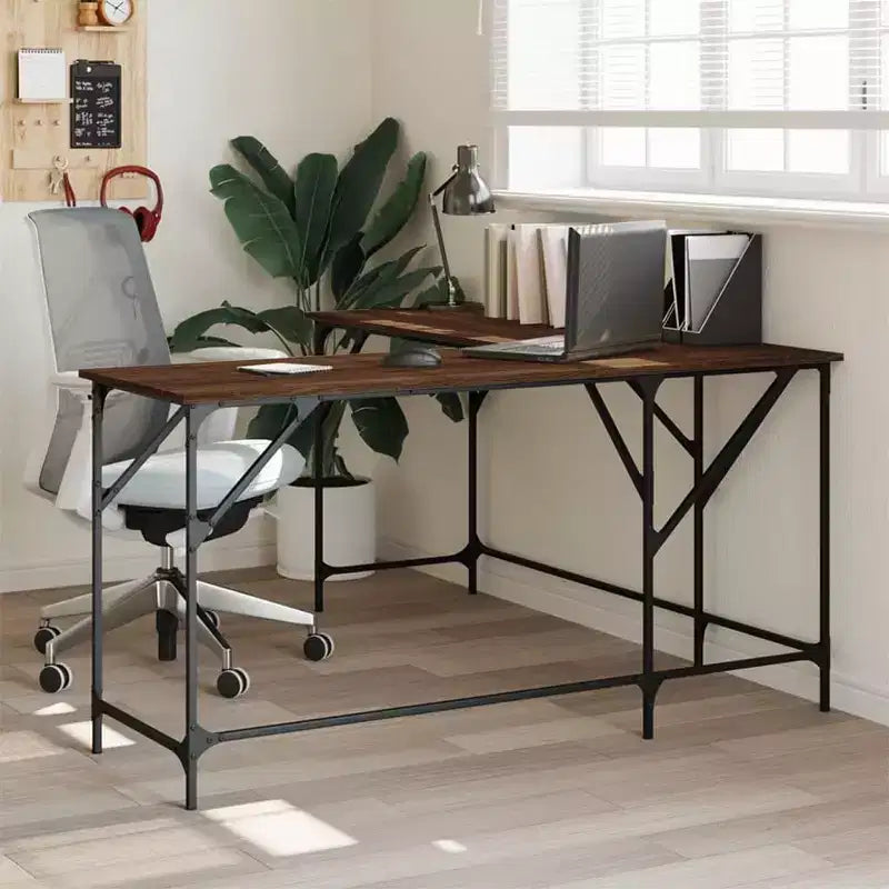 Bureau en chêne brun.