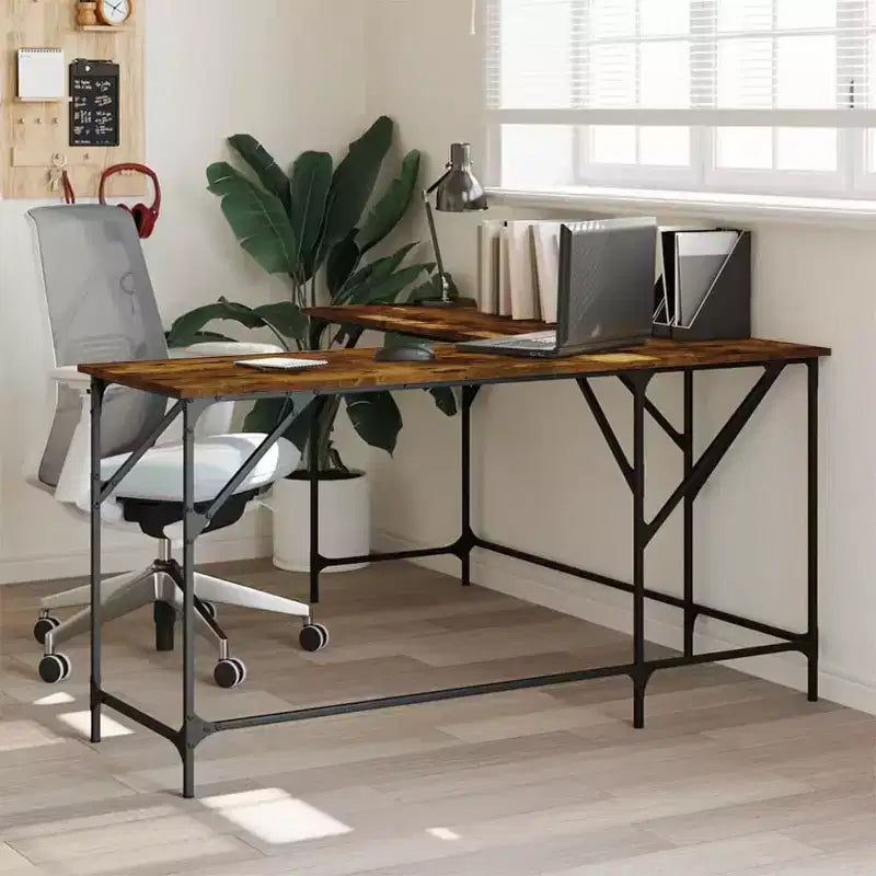 Bureau en chêne brun.